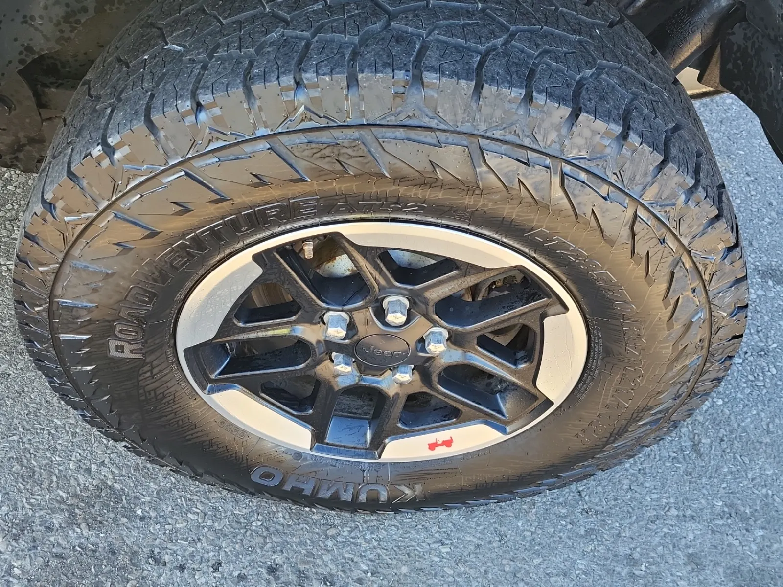 Left Rear Wheel/Tire Photo