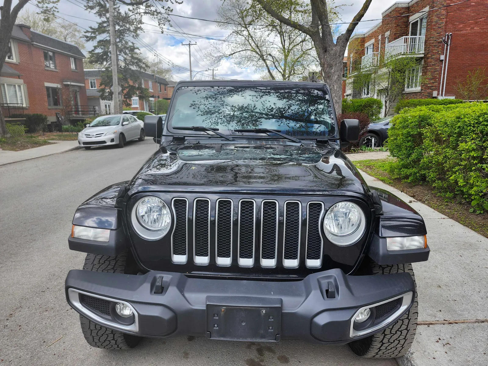 3/4 Front (Main image)