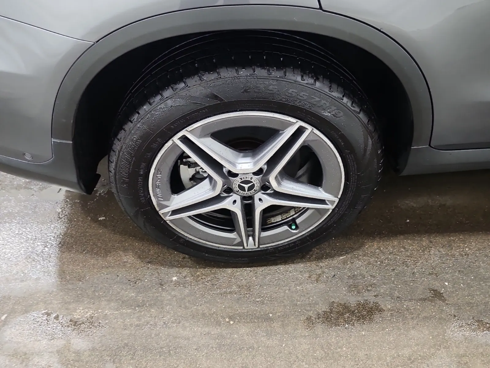 Right Rear Wheel/Tire Photo
