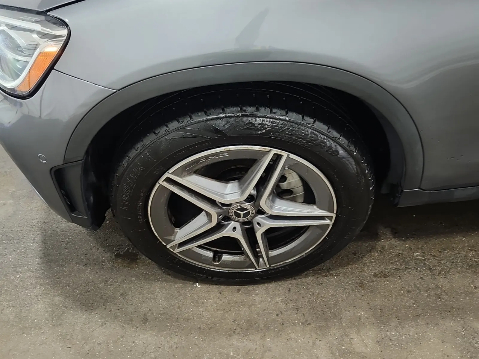 Front driver wheel/tire photo