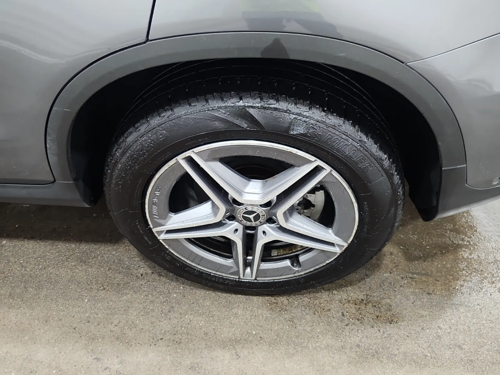 Left Rear Wheel/Tire Photo