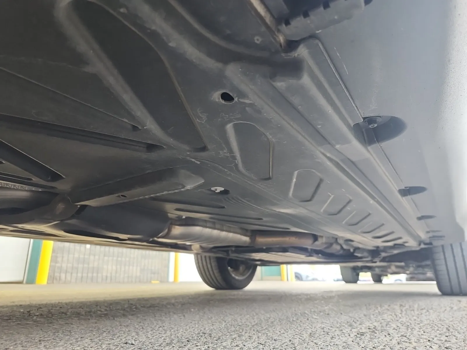 Undercarriage - Passenger Photo
