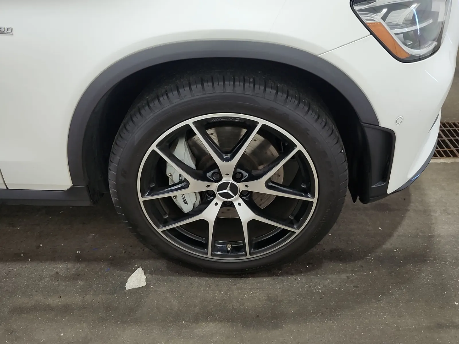Right Front Wheel/Tire Photo