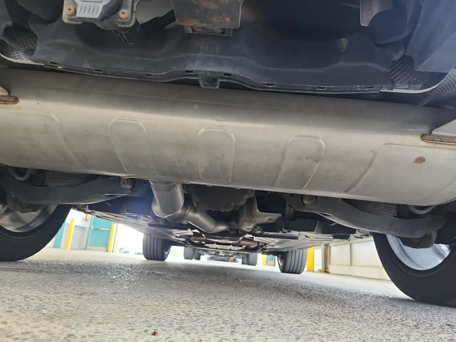 Undercarriage - Rear Photo