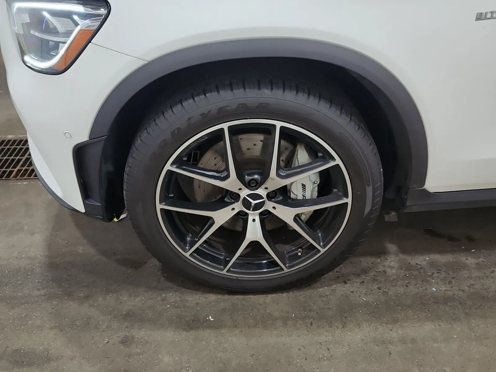 Front driver wheel/tire photo