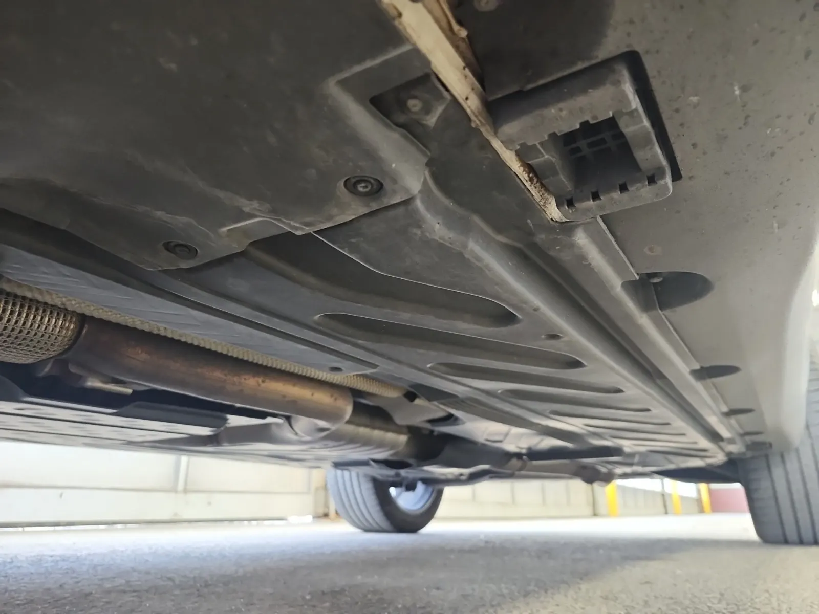 Undercarriage - Driver Photo
