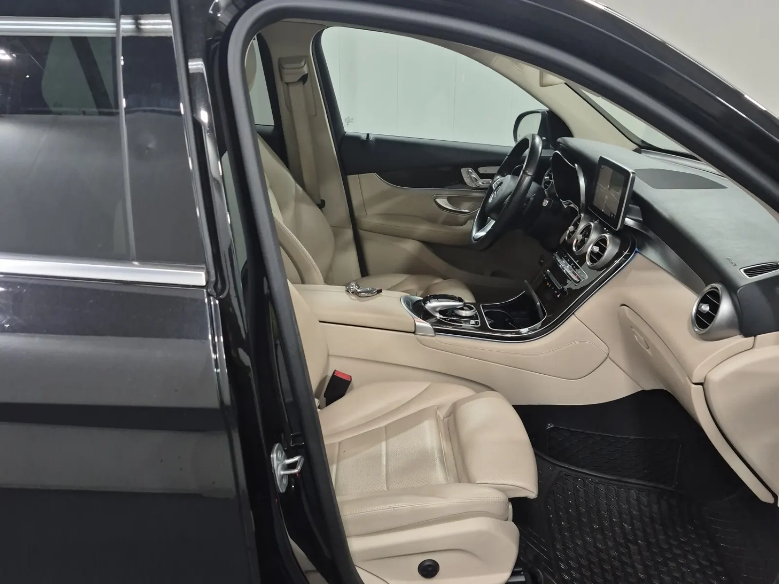 Right Side Interior Photo