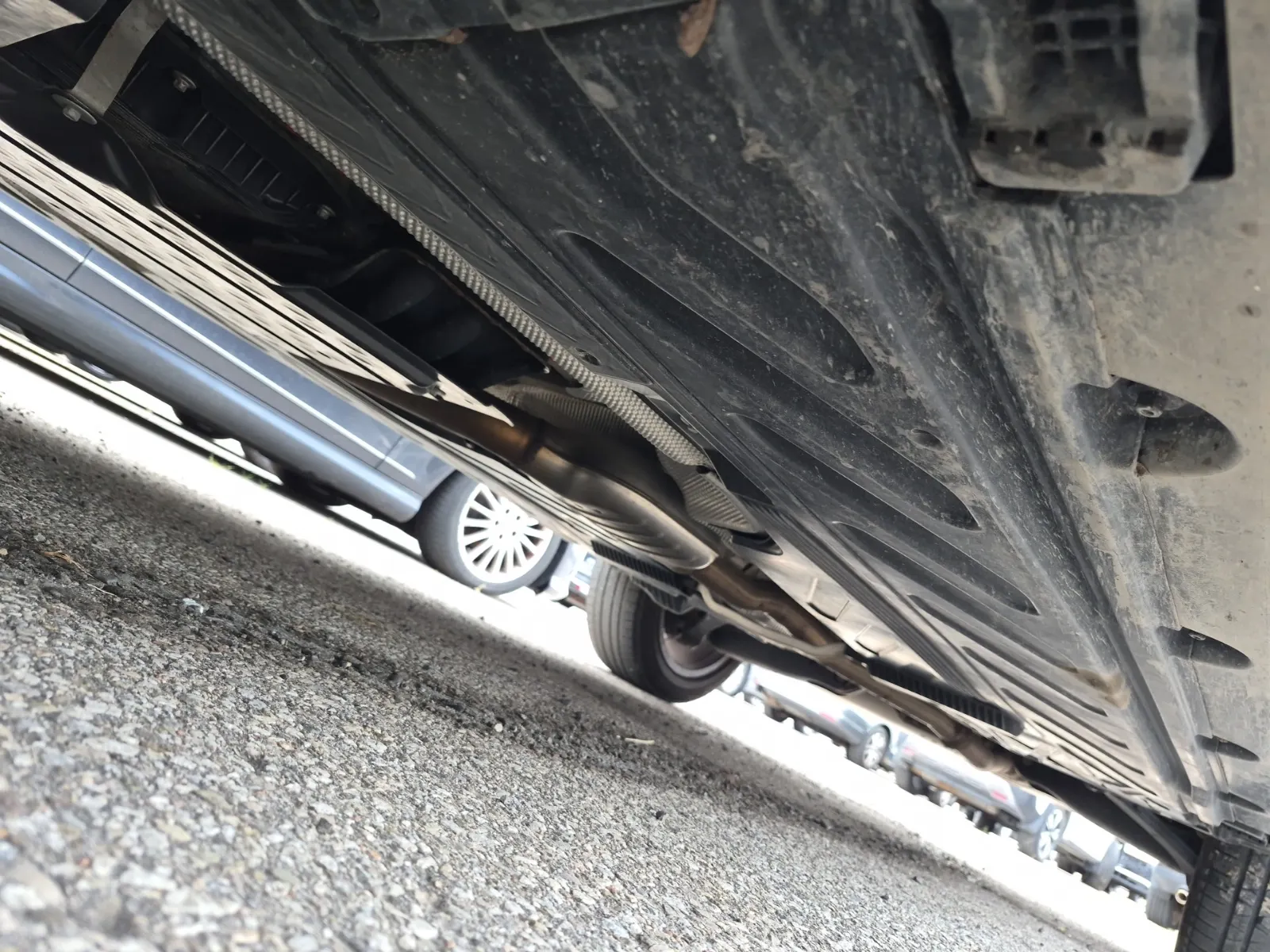 Undercarriage - Driver Photo
