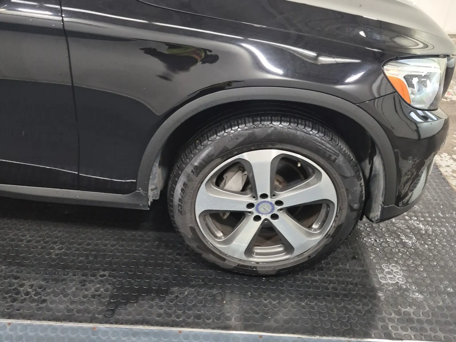 Right Front Wheel/Tire Photo