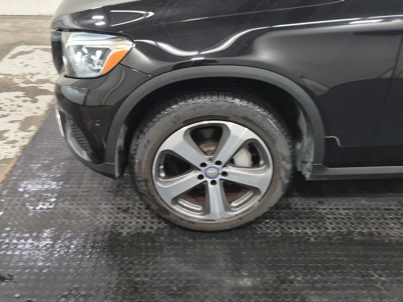 Front driver wheel/tire photo