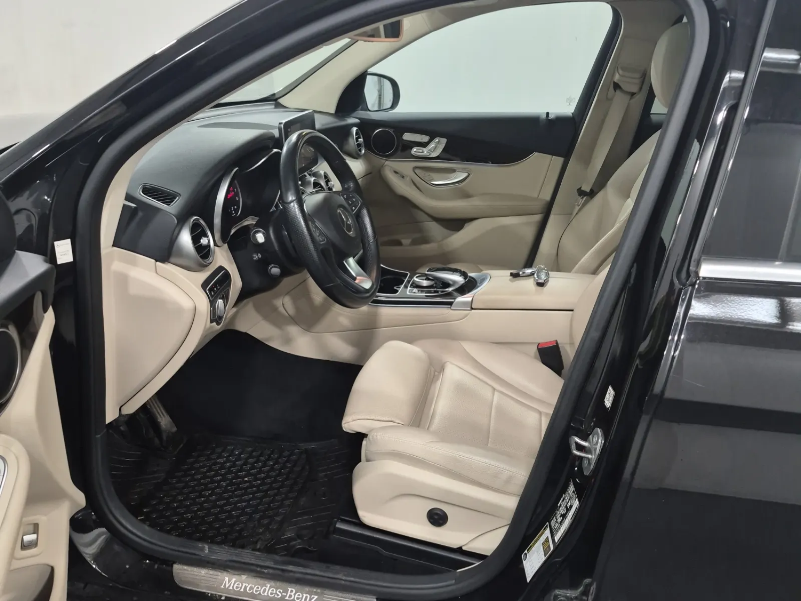 Front Interior Photo