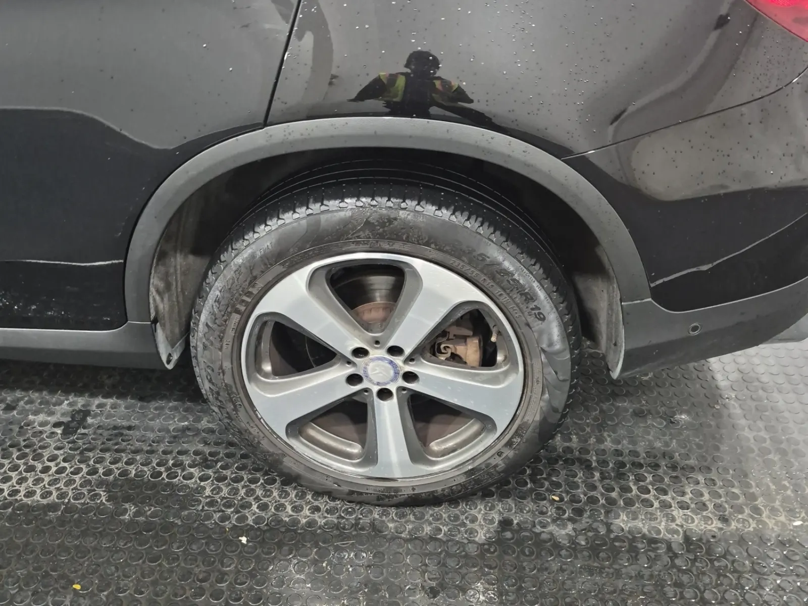 Left Rear Wheel/Tire Photo