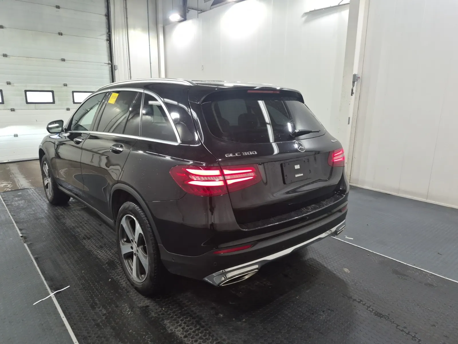 Driver Rear 3/4 Photo