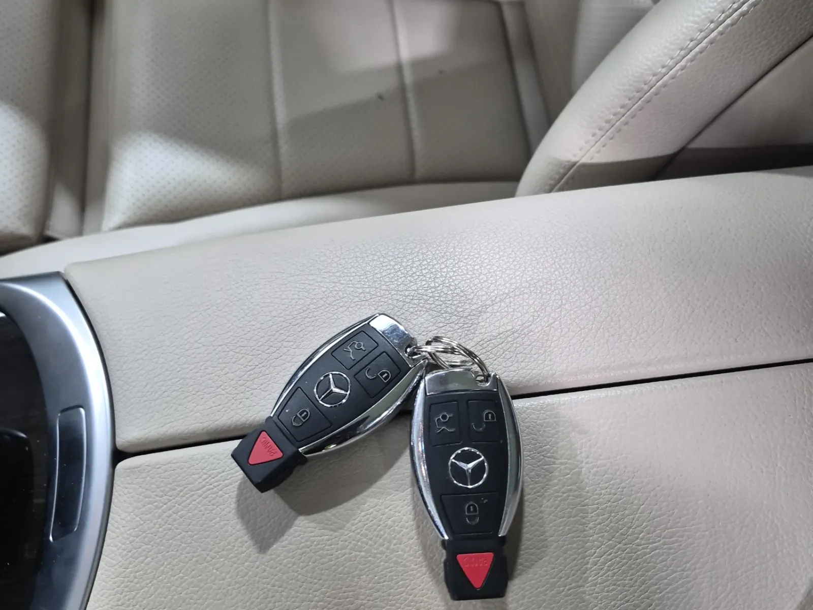 Keys/Fobs/Manual Photo