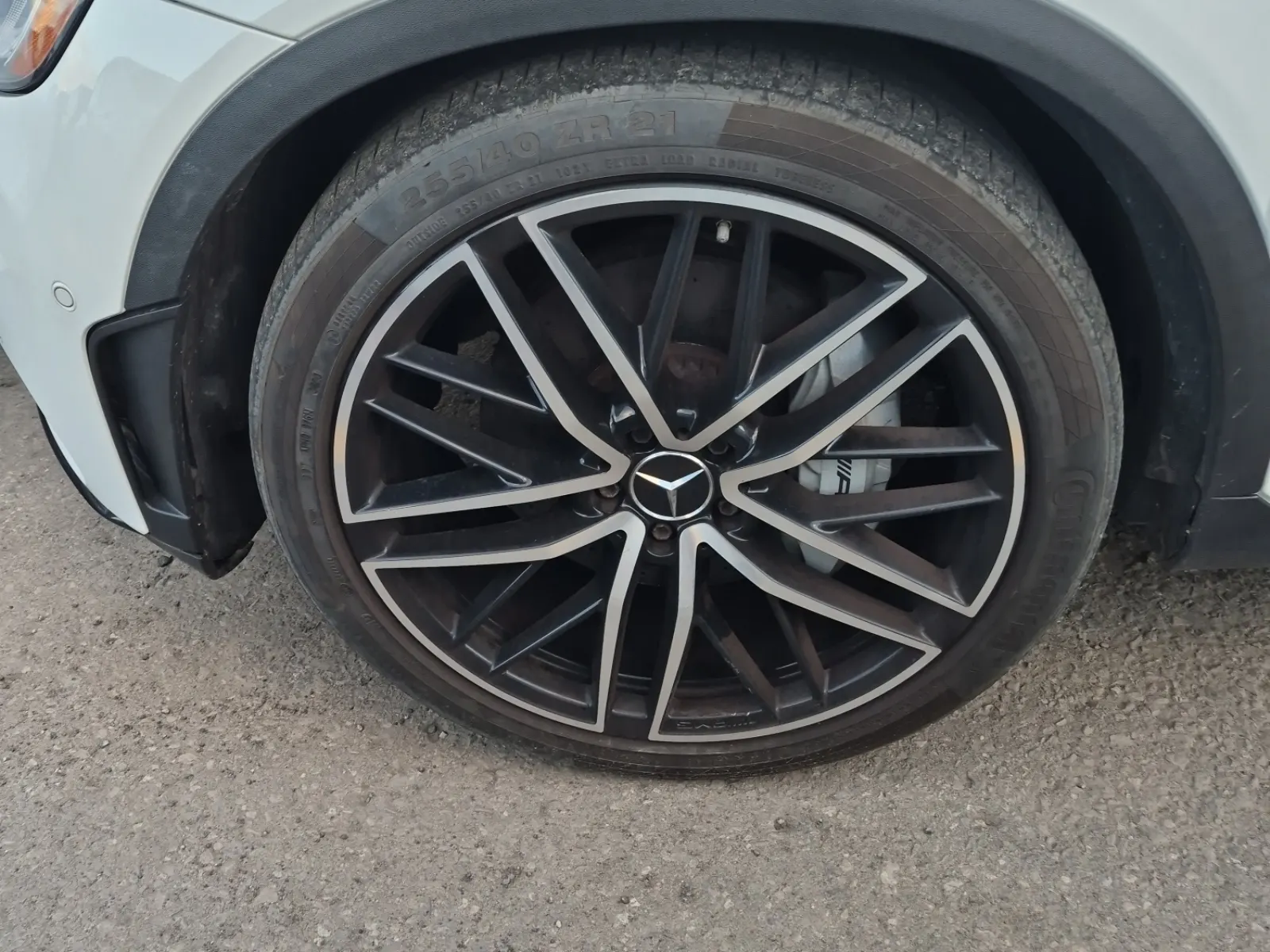 Front driver wheel/tire photo