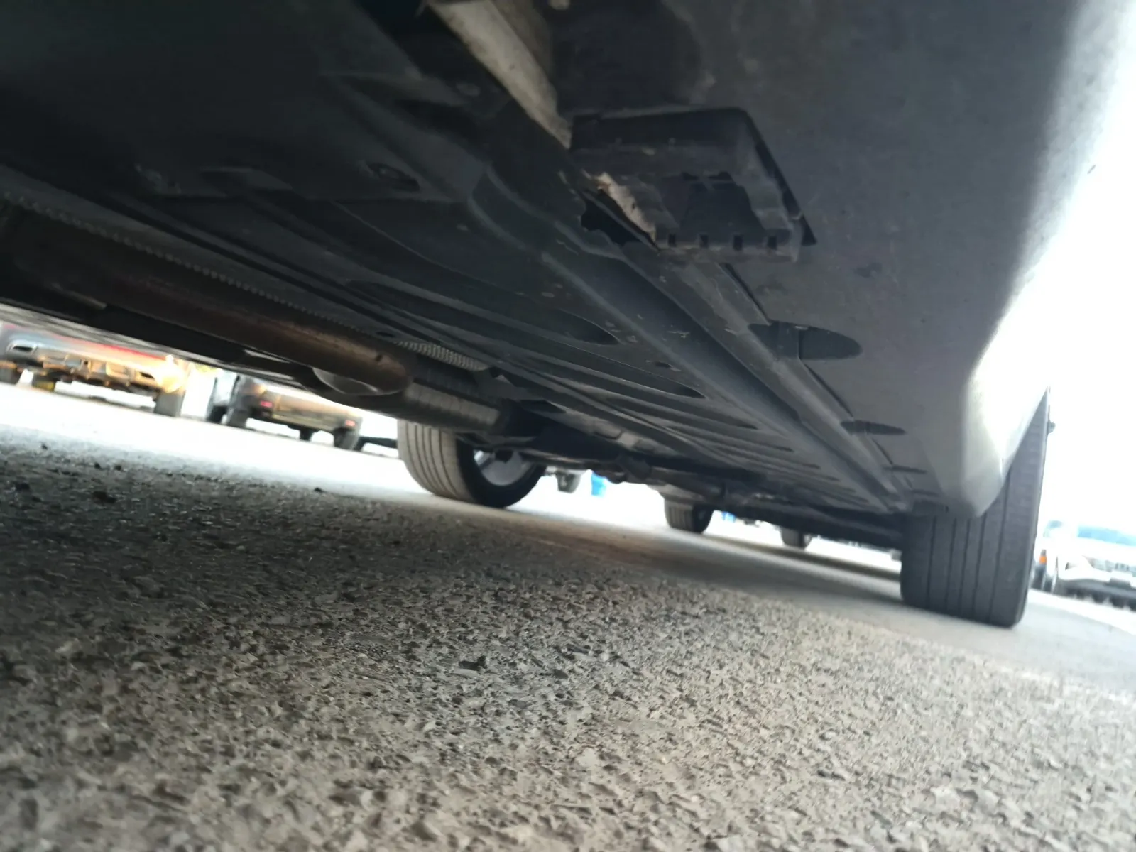 Undercarriage - Driver Photo