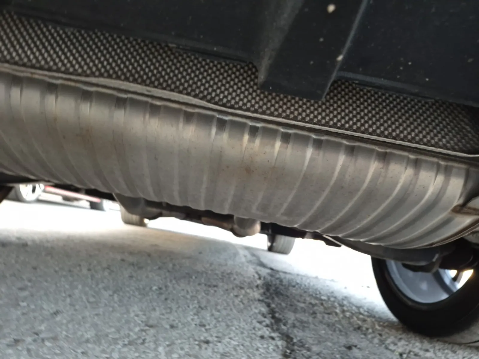 Undercarriage - Rear Photo