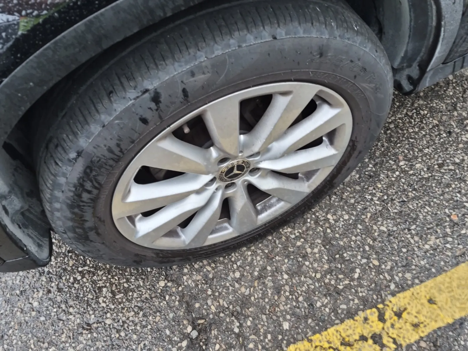 Front driver wheel/tire photo