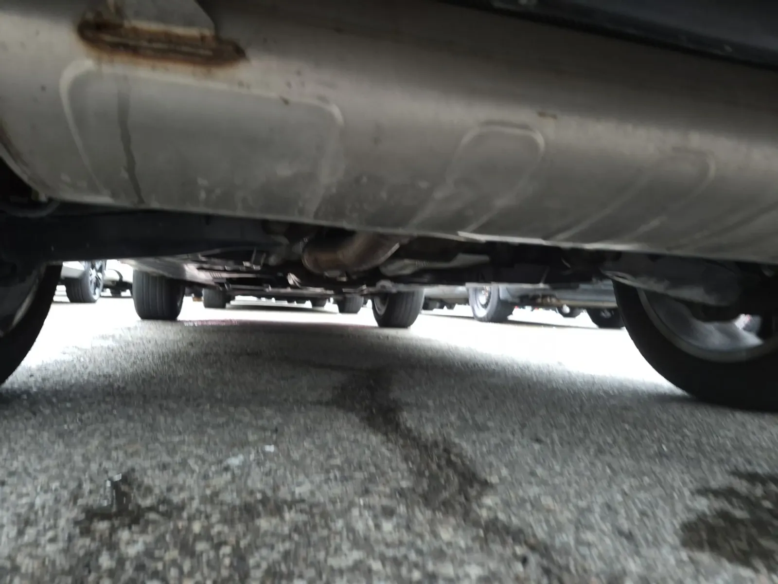 Undercarriage - Rear Photo