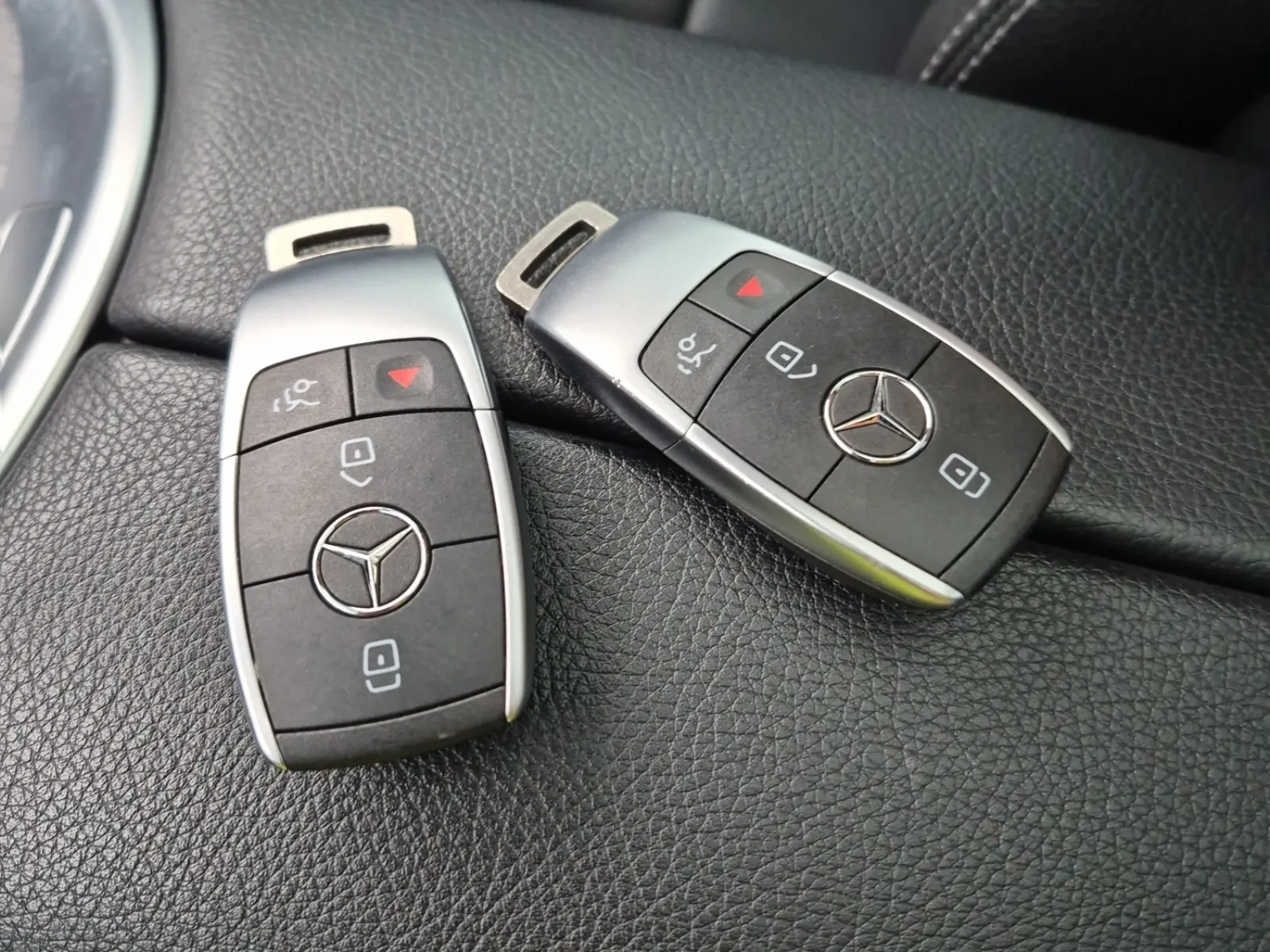 Keys/Fobs/Manual Photo