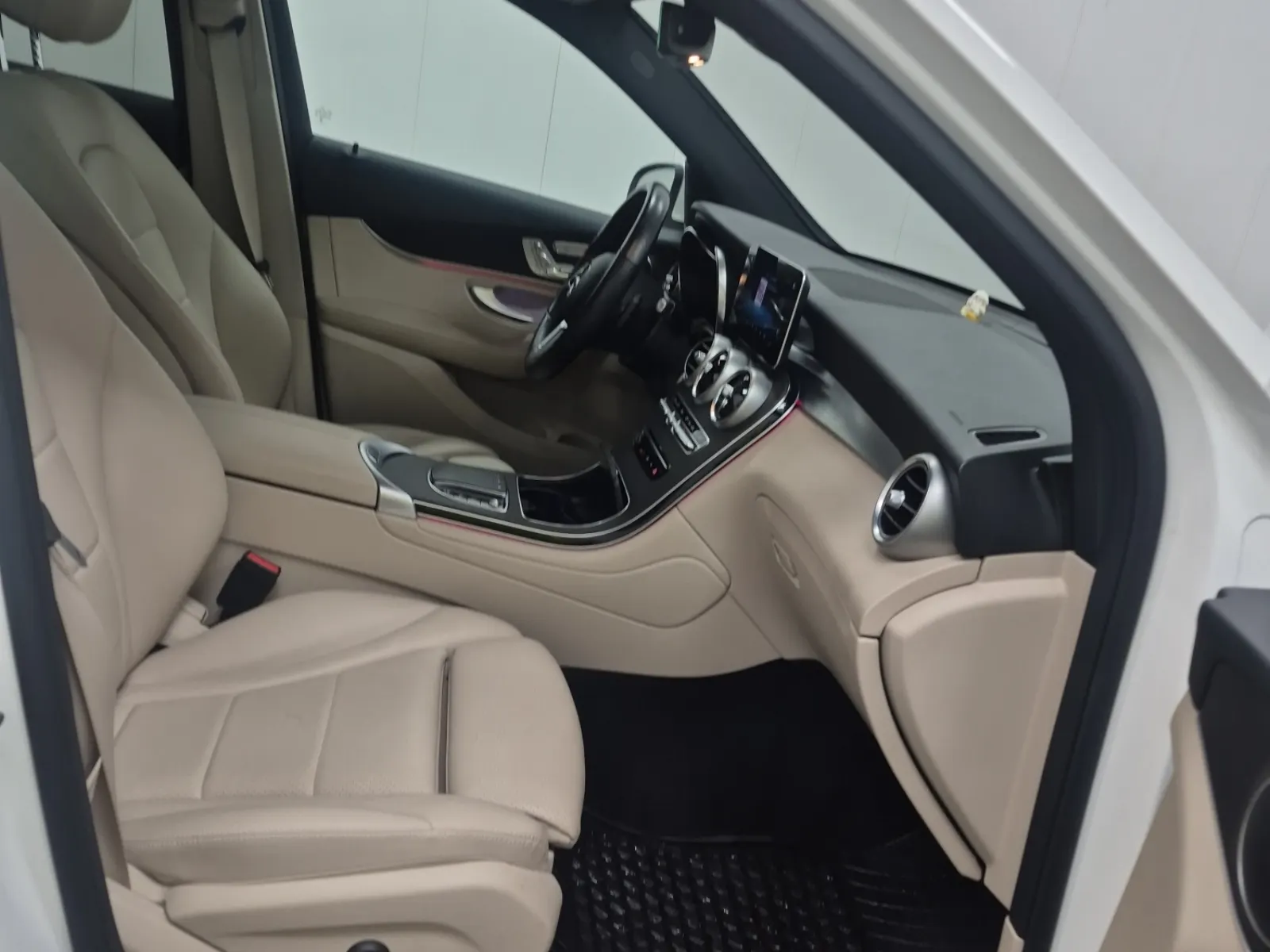 Right Side Interior Photo