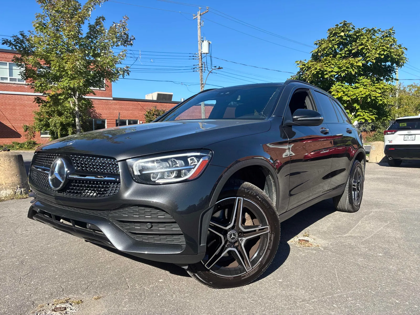 3/4 Front (Main image)