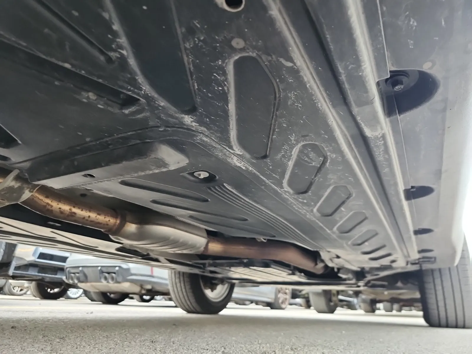 Undercarriage - Passenger Photo