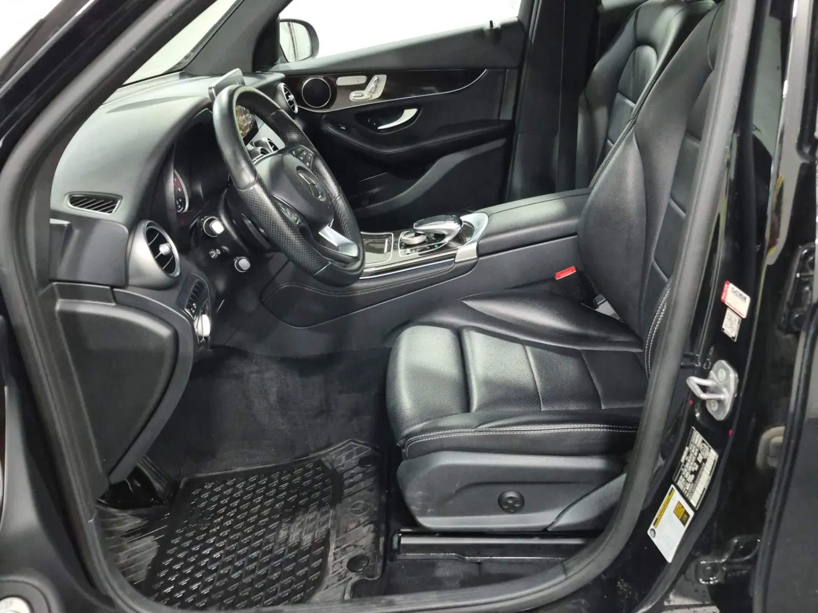 Front Interior Photo