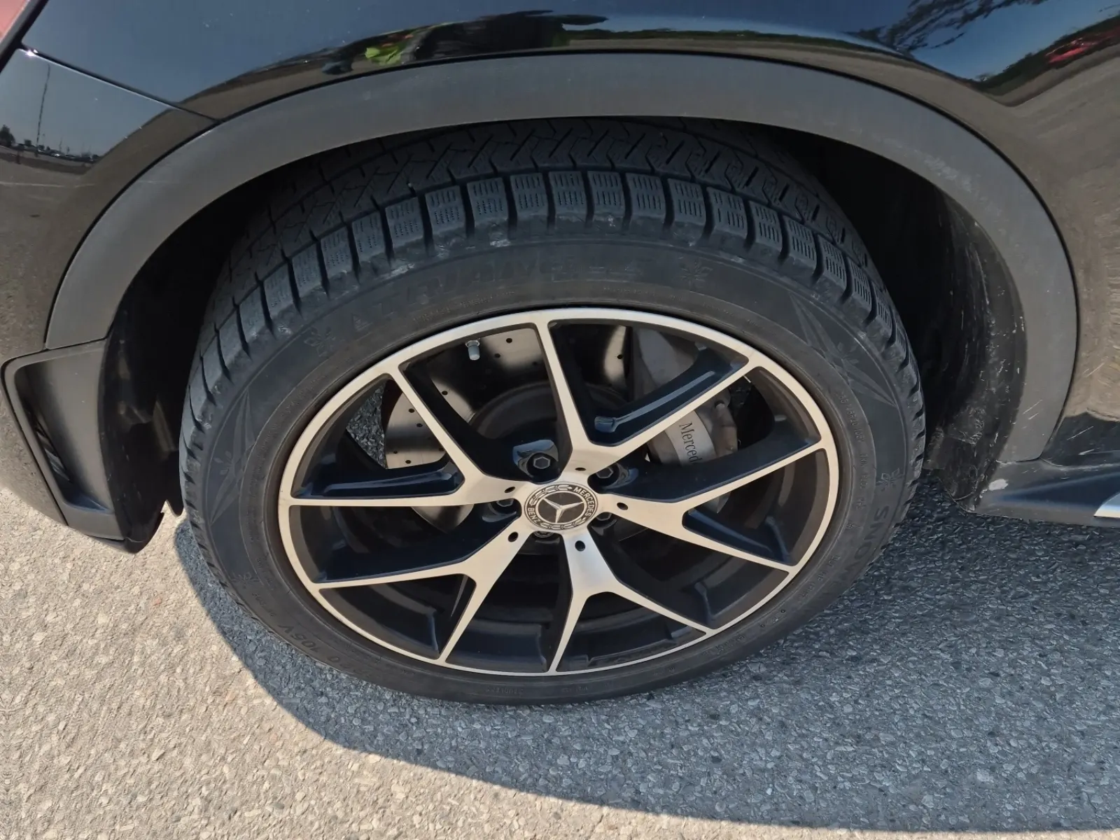 Front driver wheel/tire photo