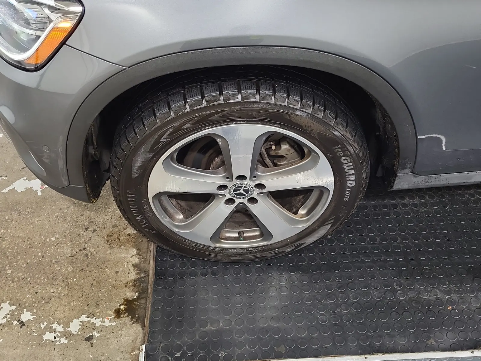 Front driver wheel/tire photo
