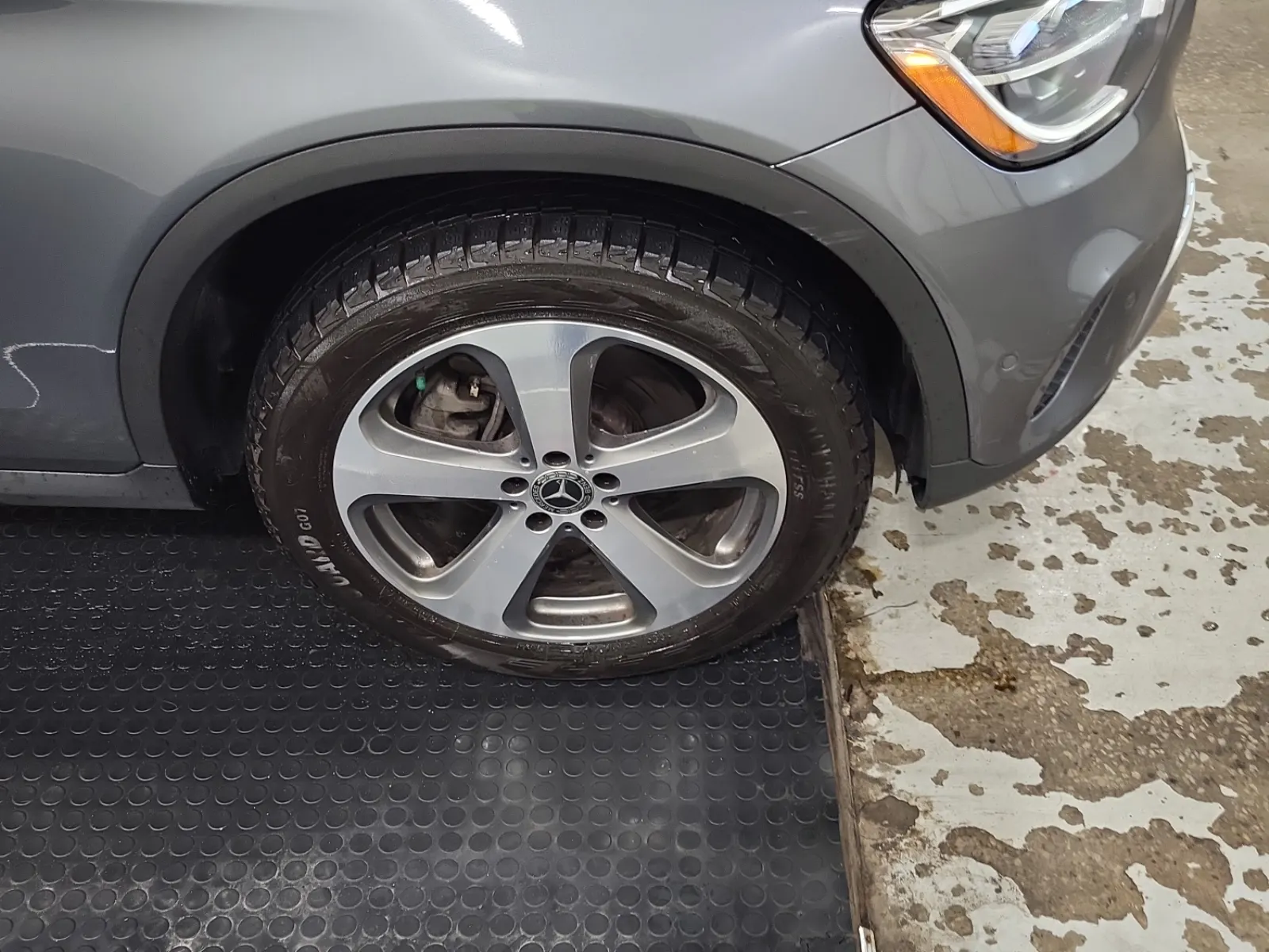 Right Front Wheel/Tire Photo