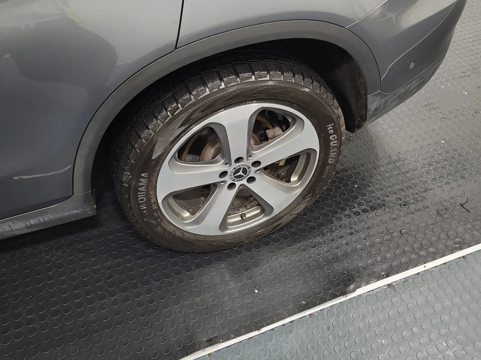 Left Rear Wheel/Tire Photo