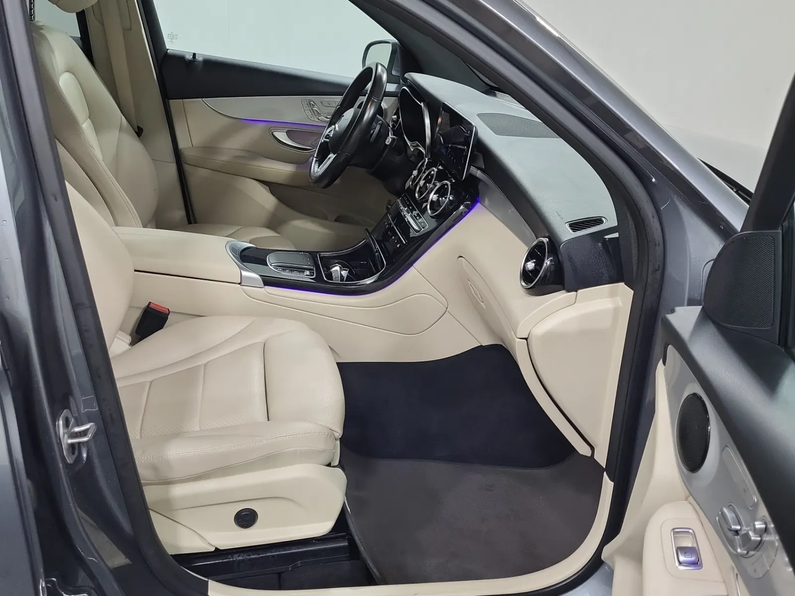 Right Side Interior Photo