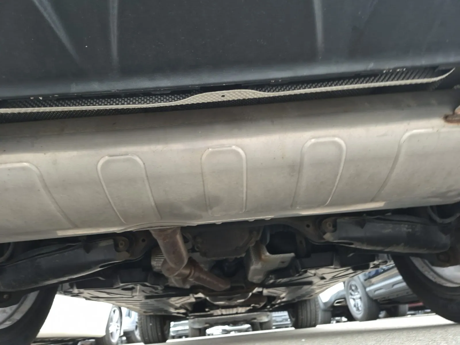Undercarriage - Rear Photo