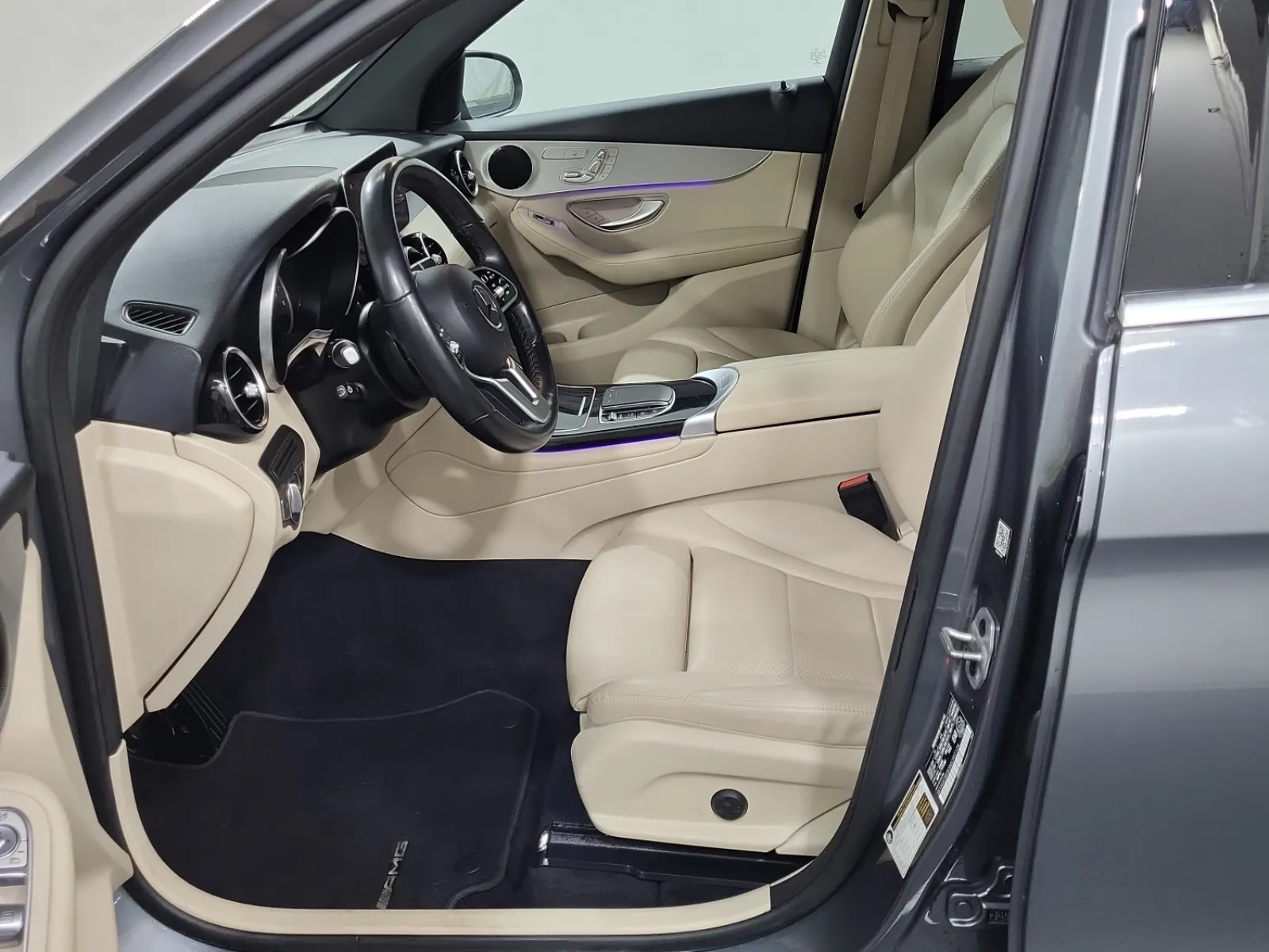 Front Interior Photo