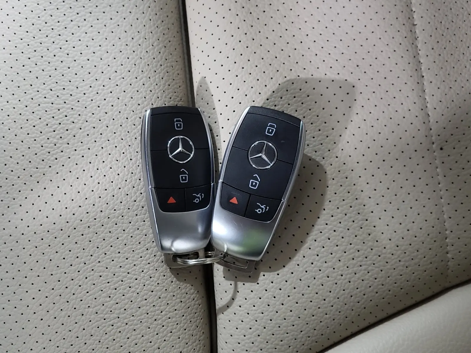 Keys/Fobs/Manual Photo