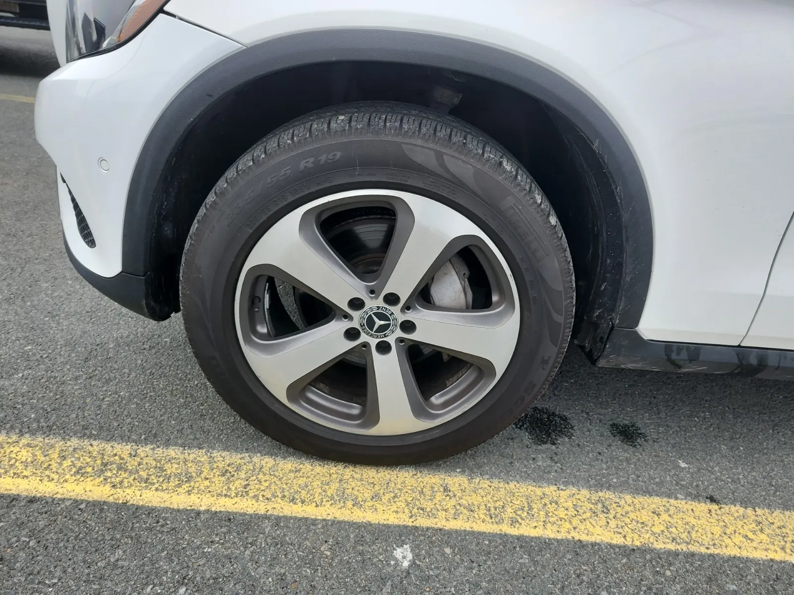 Front driver wheel/tire photo