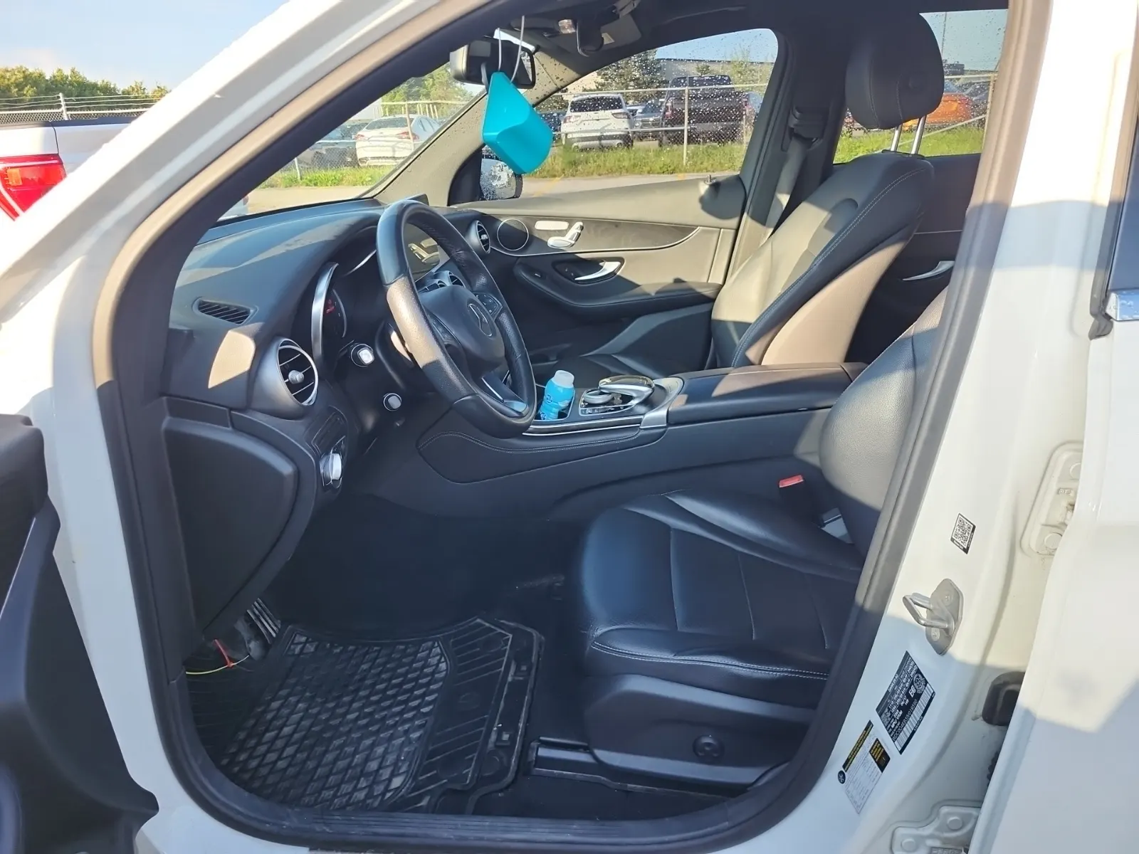Front Interior Photo