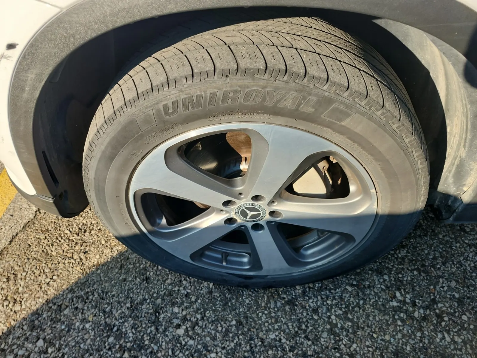 Front driver wheel/tire photo