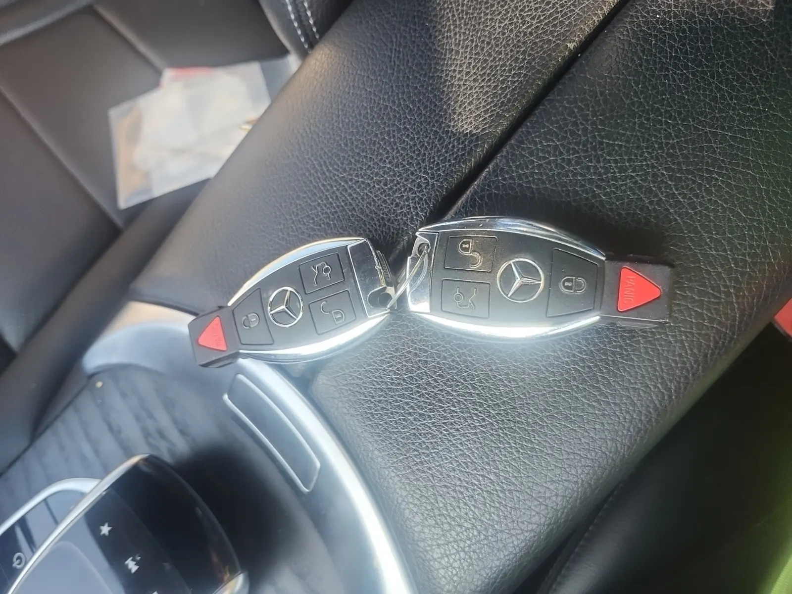 Keys/Fobs/Manual Photo