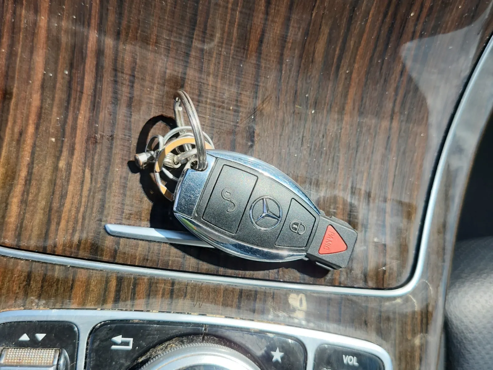 Keys/Fobs/Manual Photo