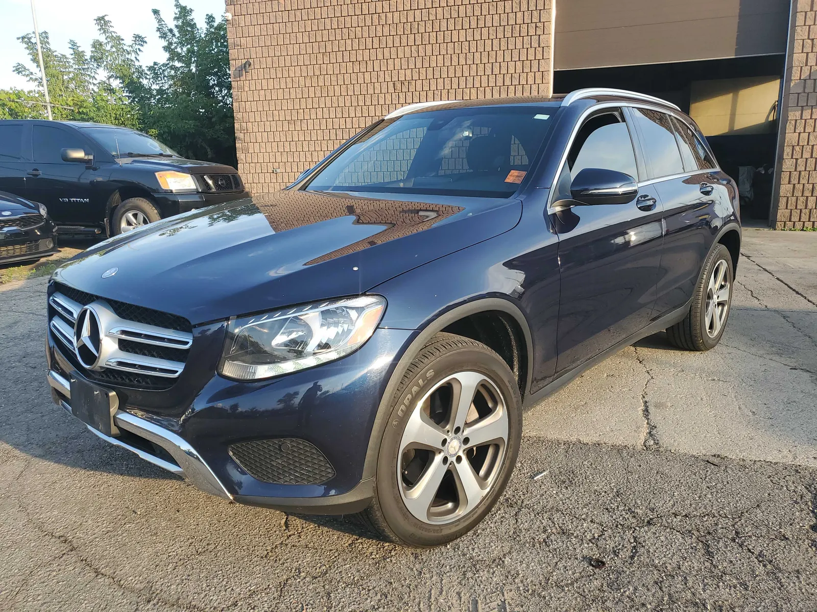 3/4 Front (Main image)