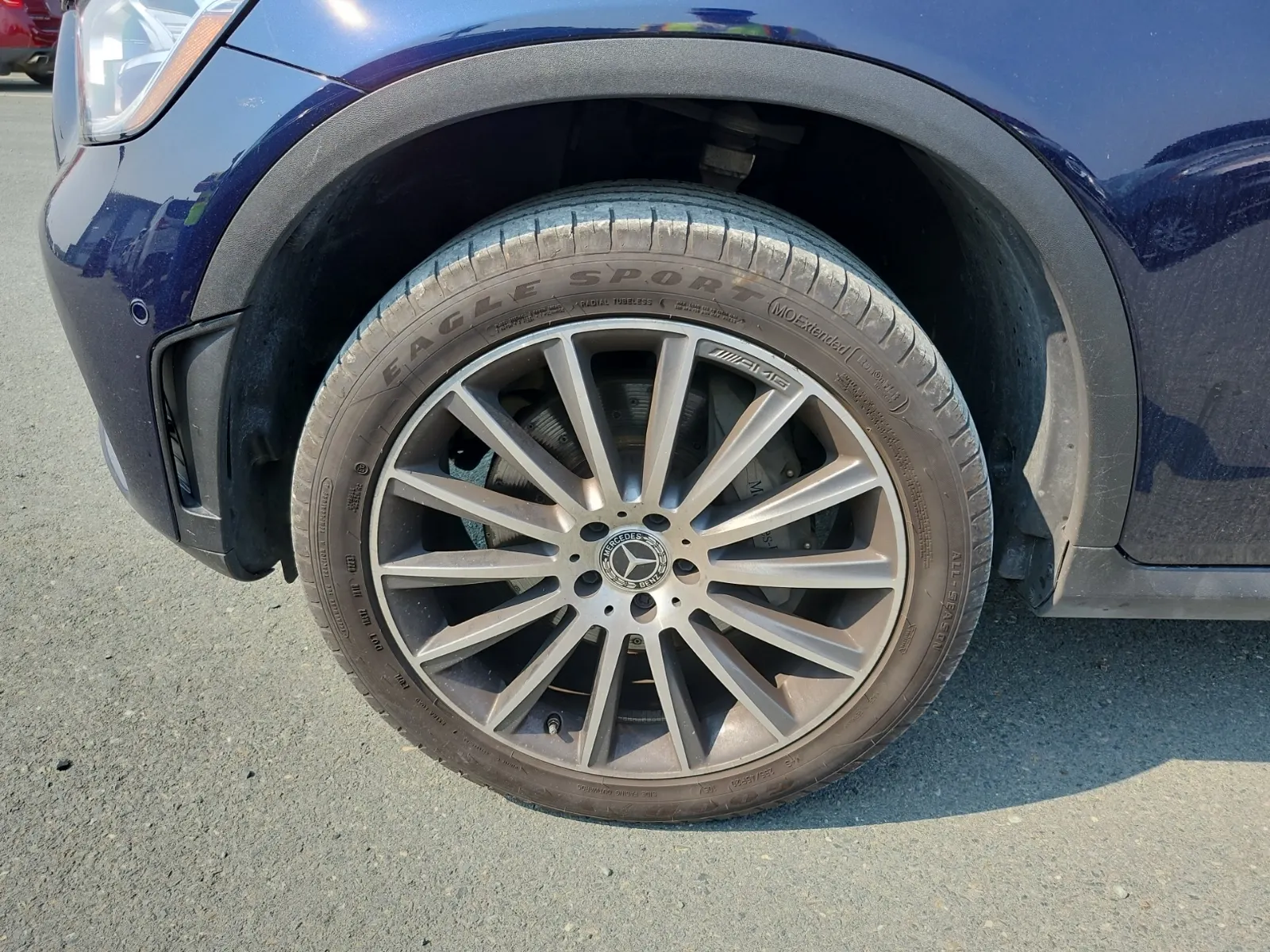 Front driver wheel/tire photo