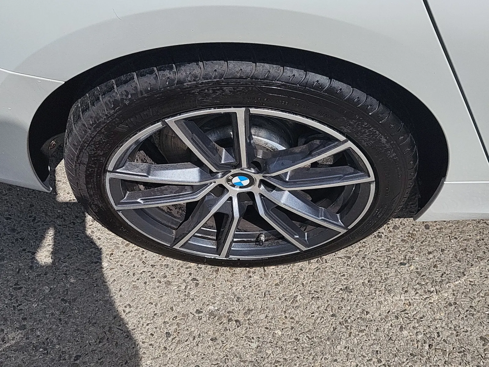 Right Rear Wheel/Tire Photo