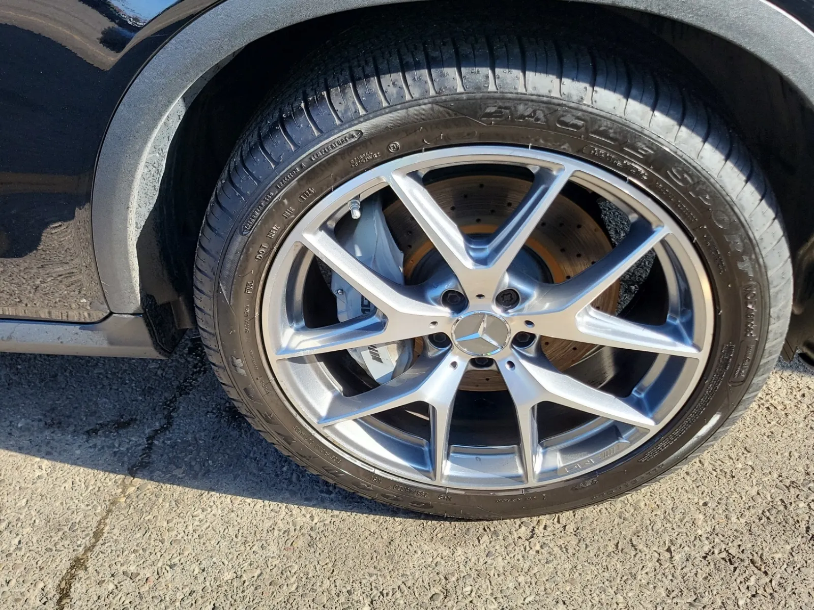 Right Front Wheel/Tire Photo