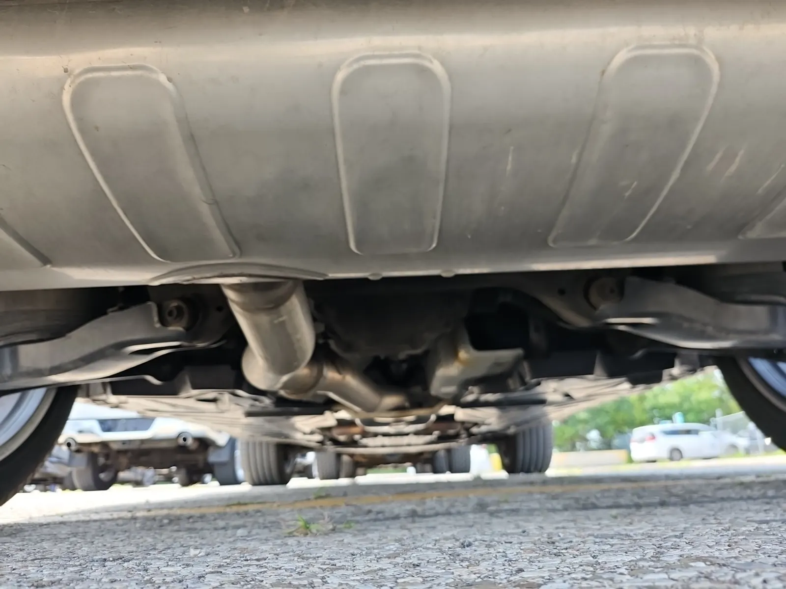 Undercarriage - Rear Photo