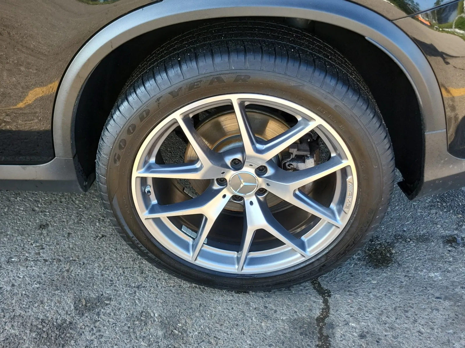 Left Rear Wheel/Tire Photo