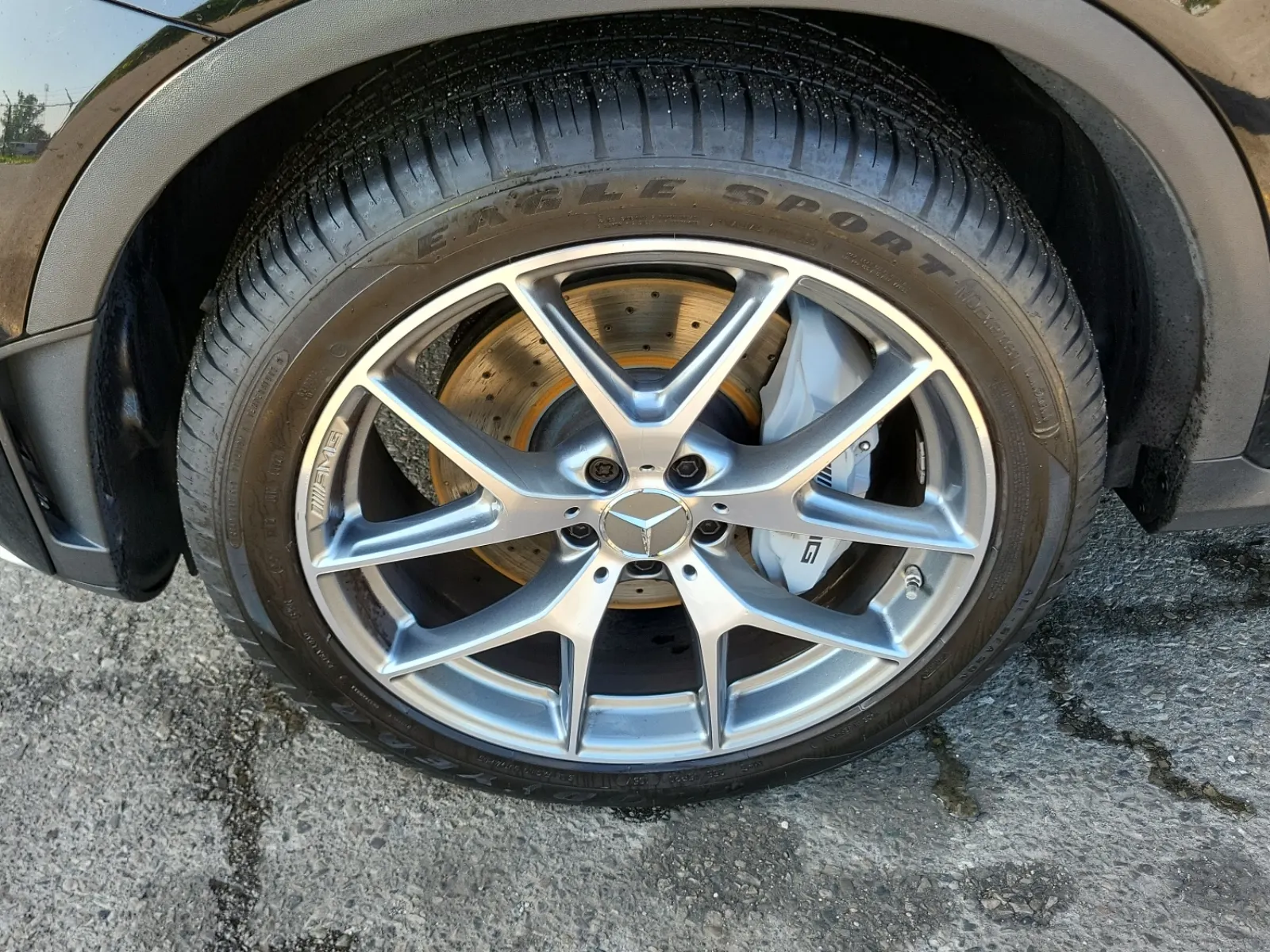 Front driver wheel/tire photo