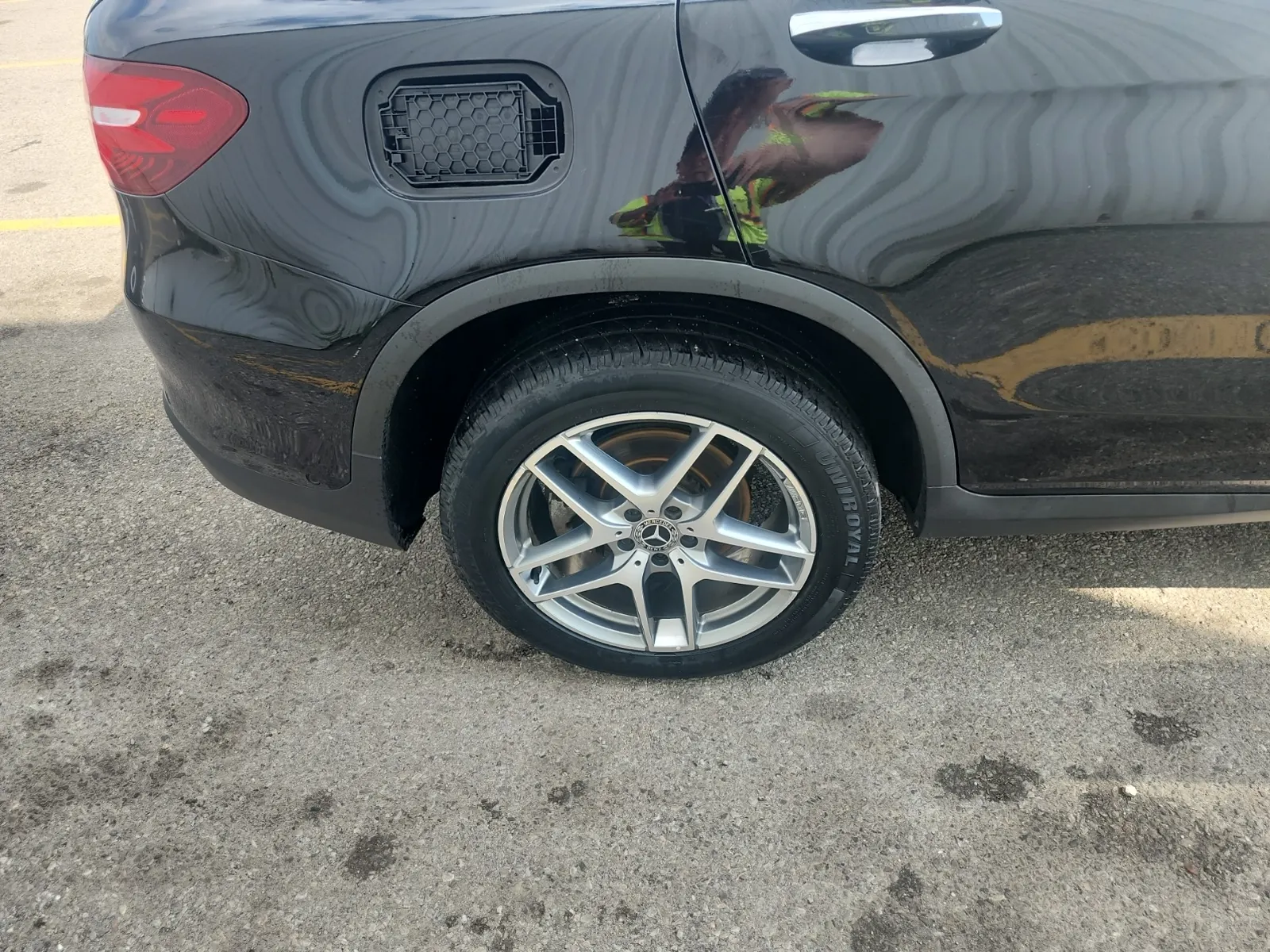 Right Rear Wheel/Tire Photo
