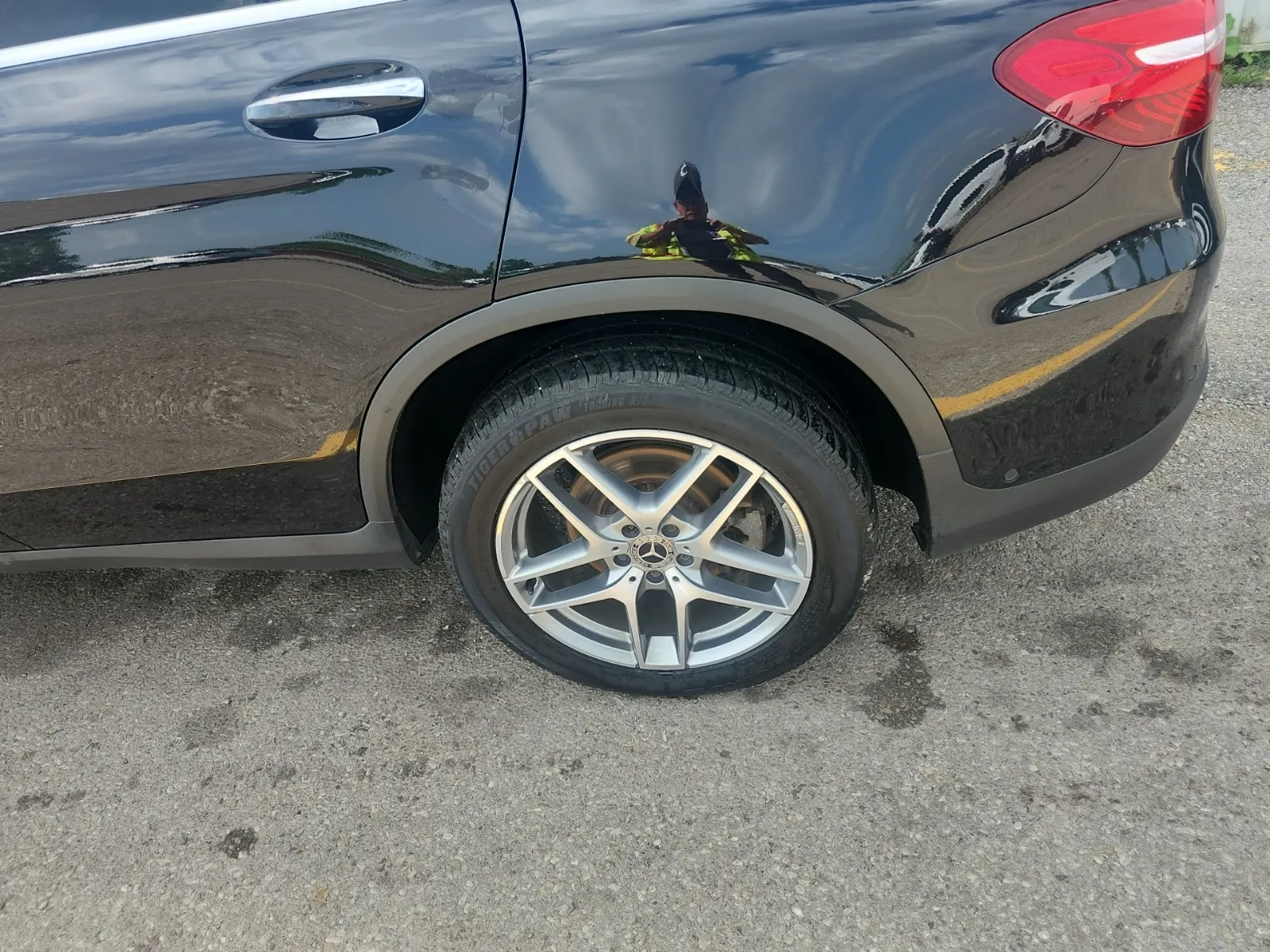 Left Rear Wheel/Tire Photo